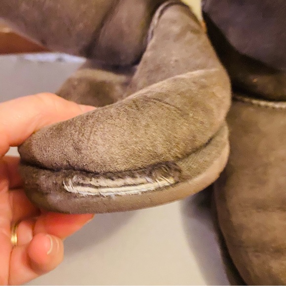 ⭐️ UGG Triple Button Boots - Picture 8 of 9